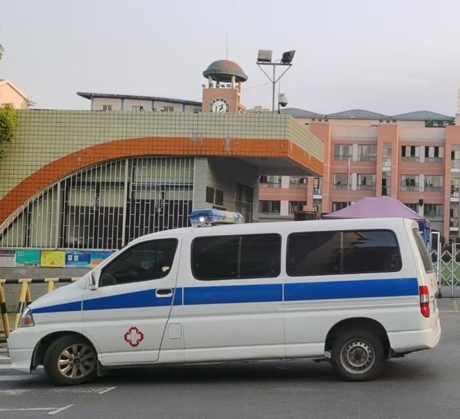 兴义救护车出租护送骨折病人一公里多少钱