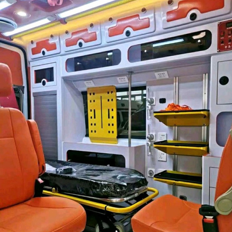 兴义长途救护车护送病人租赁价格